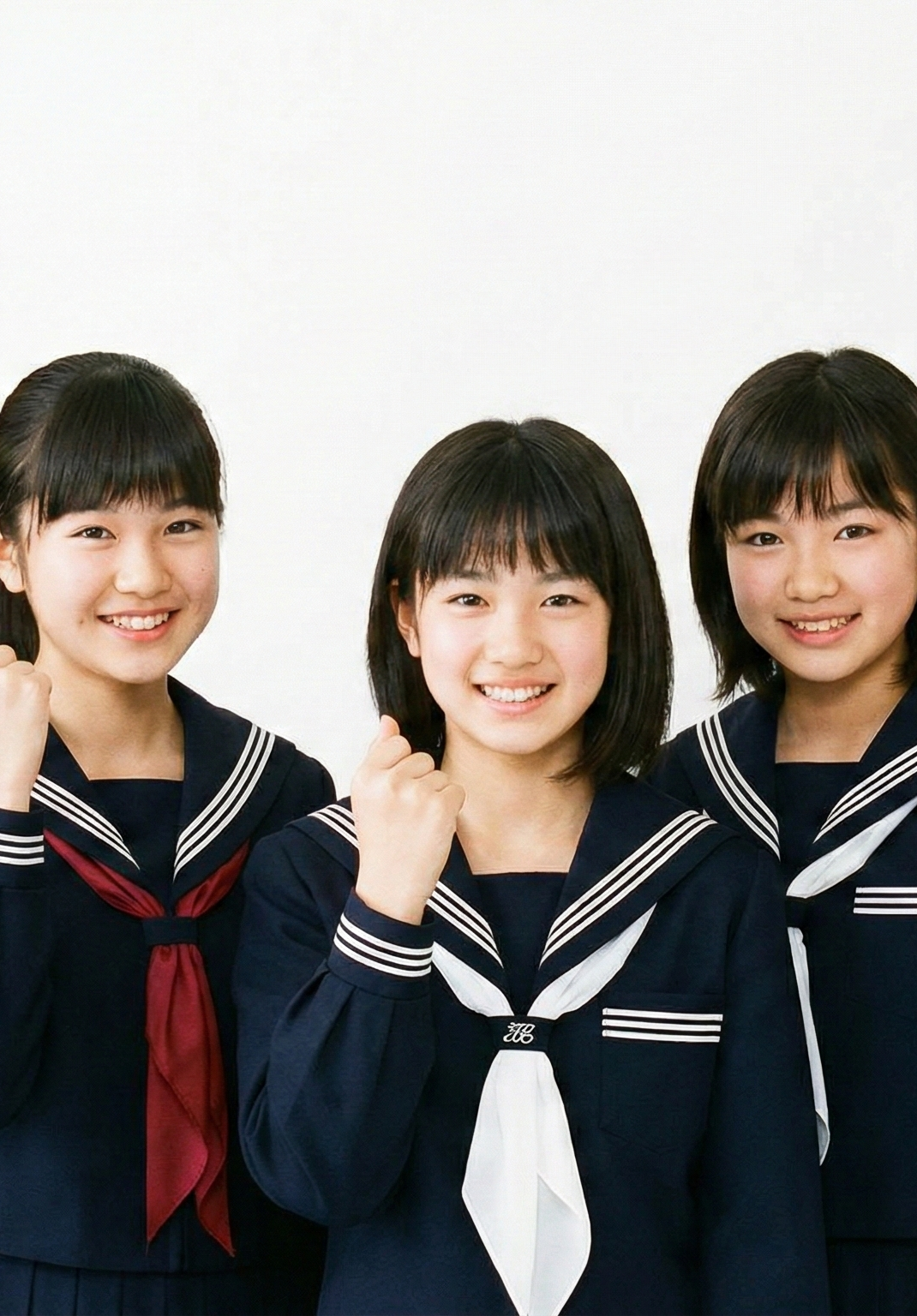 教室で学ぶ中学生たちの様子
